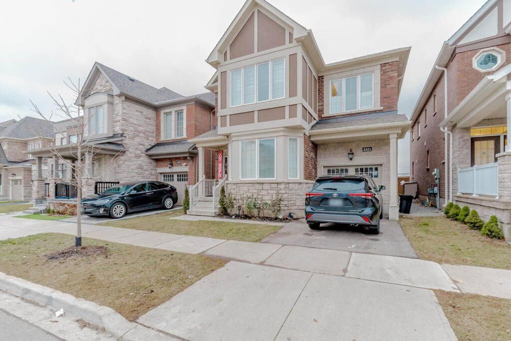 Luxury Basement Apartment In オークビル エクステリア 写真
